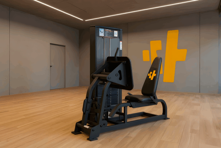 En Tacticore llevamos la personalización a otro nivel. Sabemos que cada gimnasio tiene su propia identidad, por eso ofrecemos un servicio de hiperpersonalización total para que cada pieza de equipo refleje tu marca, tu estilo y tu visión.