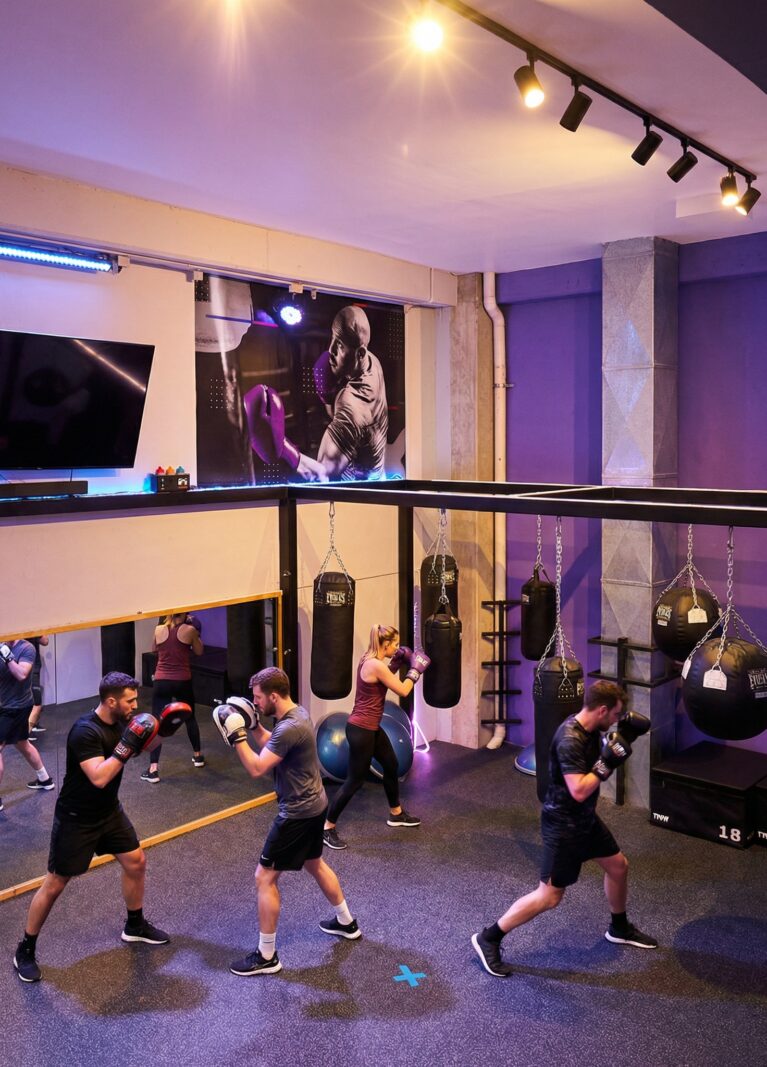 Este proyecto representa la evolución del bienestar dentro del entorno laboral. Más que un gimnasio, se diseñó un ecosistema de salud, movimiento y energía que responde a las necesidades de una comunidad corporativa activa. Cada detalle —desde la distribución hasta el acompañamiento profesional— está pensado para mejorar la calidad de vida, fomentar la productividad y crear un sentido de pertenencia entre los usuarios.